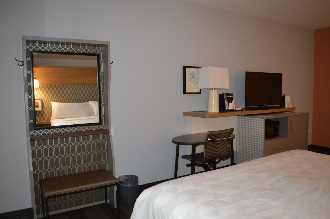 By Ihg