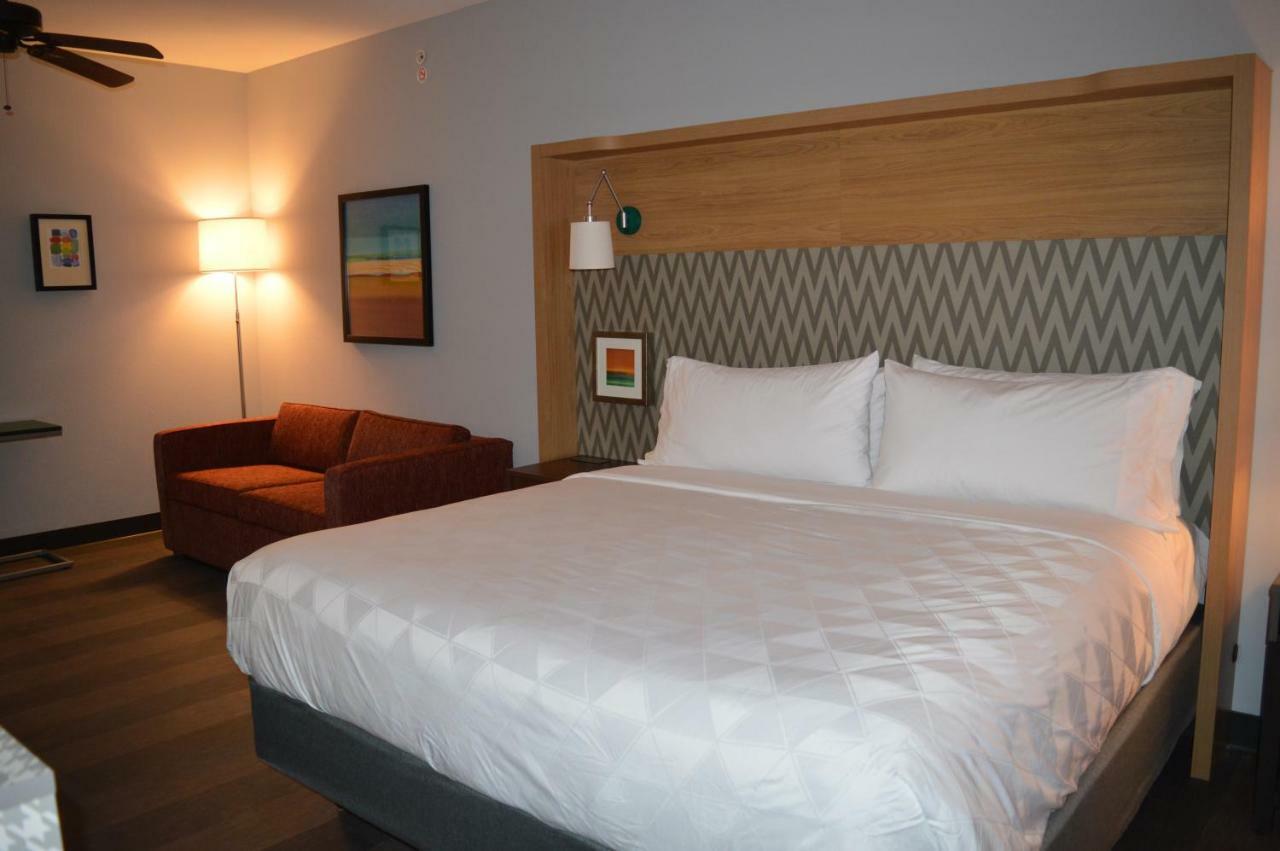 By Ihg
