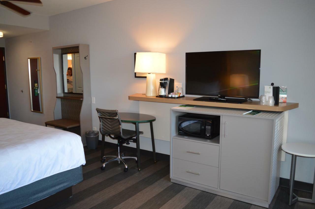 By Ihg